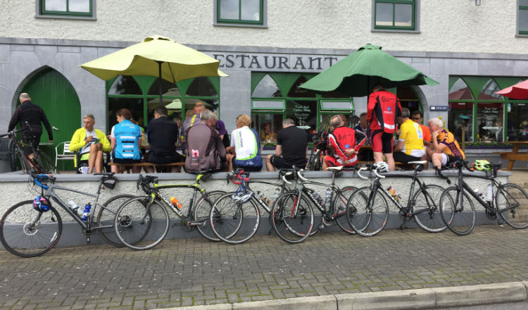 Malin to Mizen cyclists eating lunch