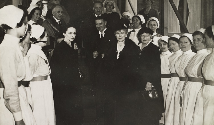 HM Queen Mary meet female medical staff of the Marie Curie Hospital in 1937