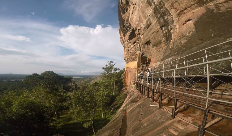 Sri Lanka trek rope bridge