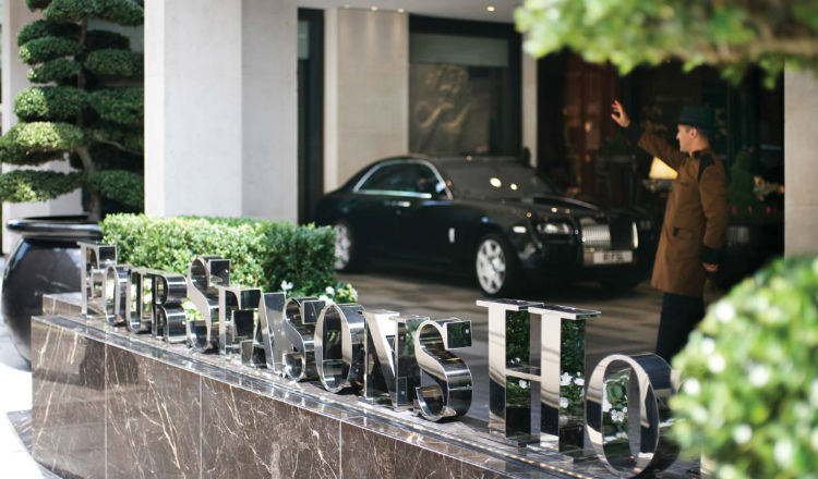 Four Seasons Hotel, front