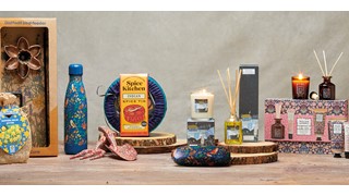 Online shop products including a water bottle with a floral design, spice tin, candles, and more.