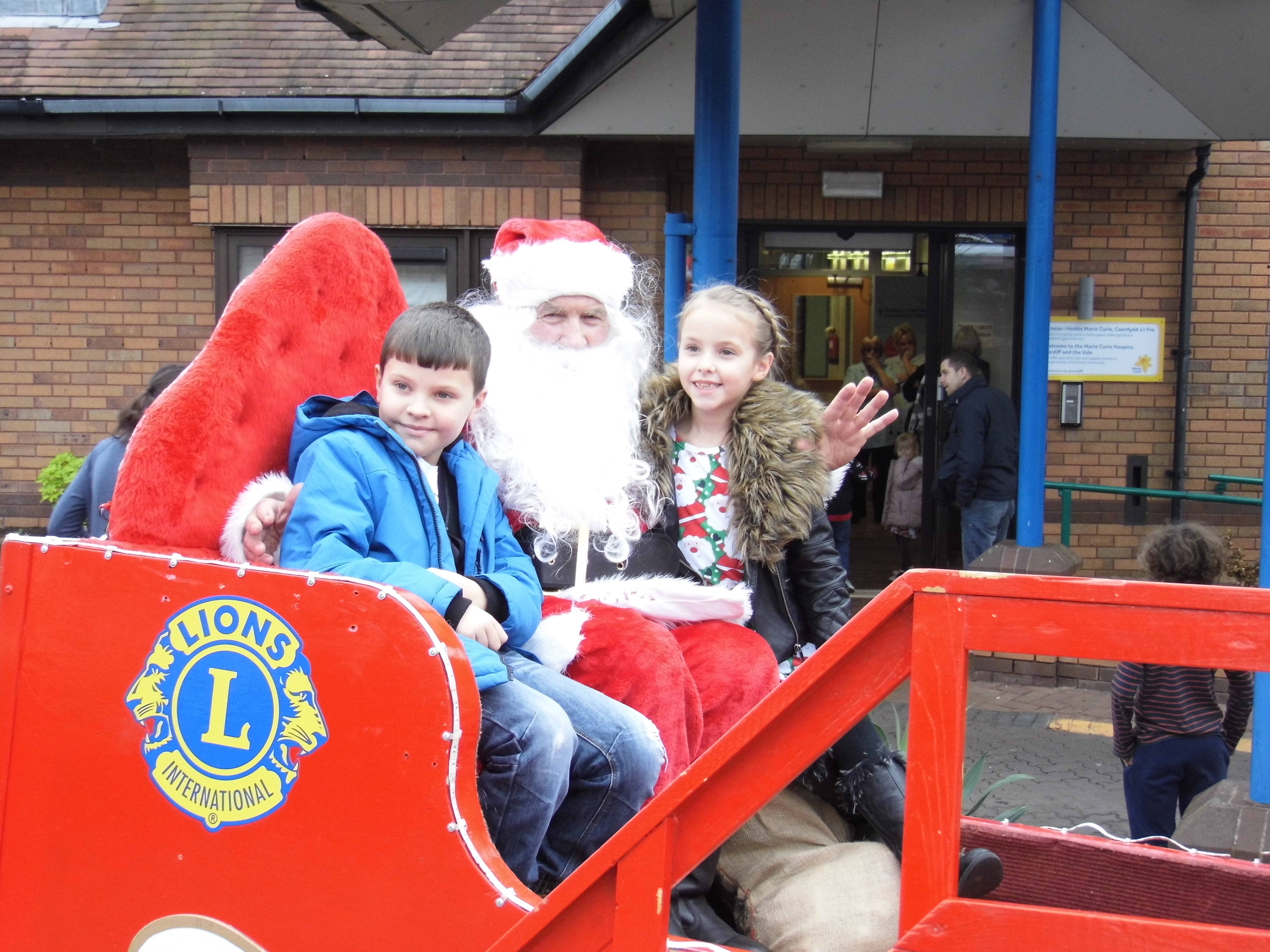Special visit to hospice by Santa on his sleigh